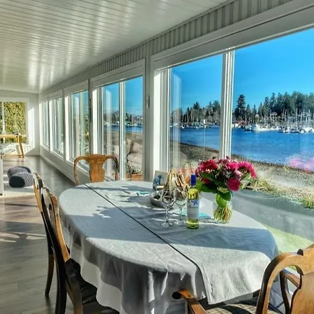 The Beach House At Deep Bay Bowser Exterior photo