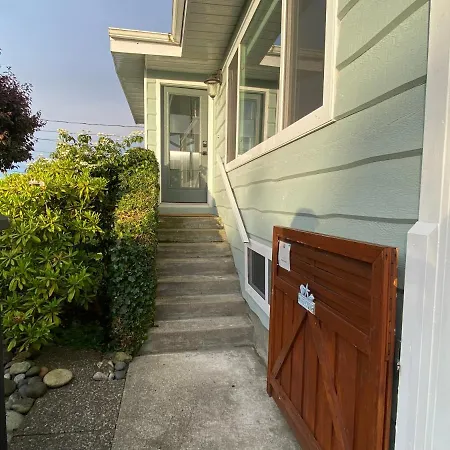The Beach House At Deep Bay Bowser Exterior photo