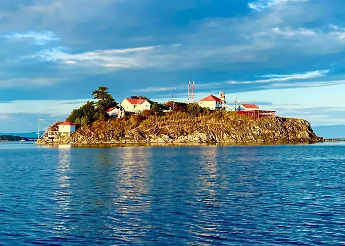 The Beach House At Deep Bay